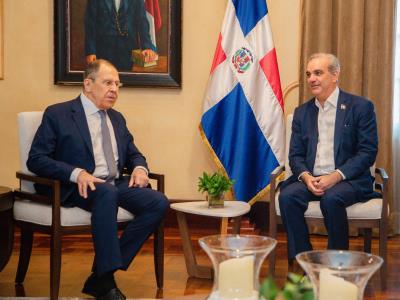 Abinader y canciller ruso conversan sobre fortalecer las relaciones
