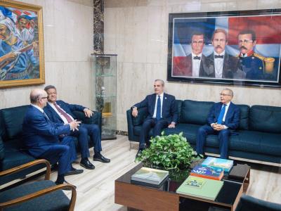 Finaliza reunión de Abinader con expresidentes sobre situación Haití
