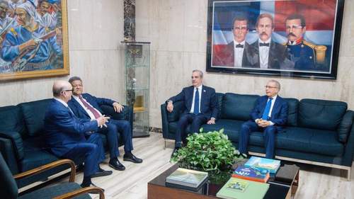 Abinader y los expresidentes acuerdan crear una política nacional sobre Haití