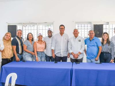 Carolina Mejía inicia trabajos políticos en Santo Domingo Este