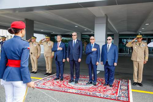 Presidente Abinader y los ex presidentes Hipólito Mejía, Leonel Fernández y Danilo Medina, se encuentran reunidos