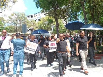 Protestan contra atropellos a la prensa