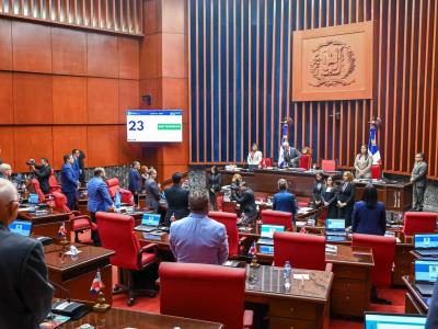Senadores minimizan la creación del Ministerio del Hombre
