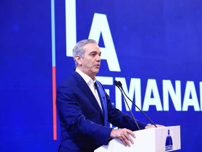 Presidente evalúa reanudar vuelos con Venezuela