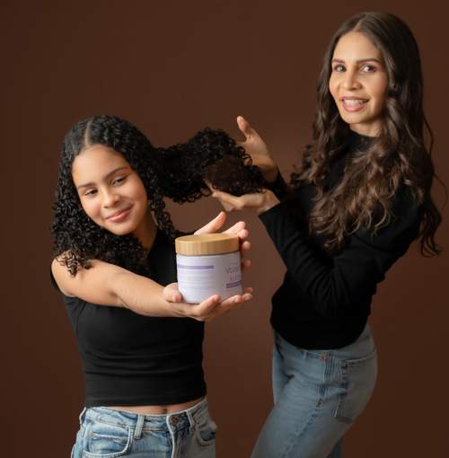 “Valenti: la nueva línea dominicana que celebra con orgullo la belleza de los rizos”