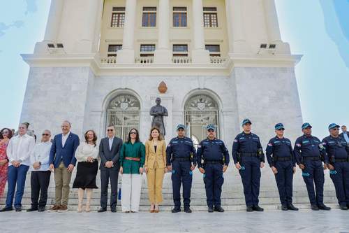 Vicepresidenta Raquel Peña encabeza lanzamiento del nuevo modelo de servicio policial en Santiago