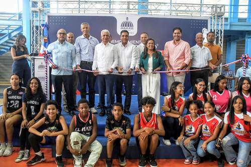 Ministro Kelvin Cruz entrega Multiuso Garibaldi Almonte, de Cotuí, totalmente remozado