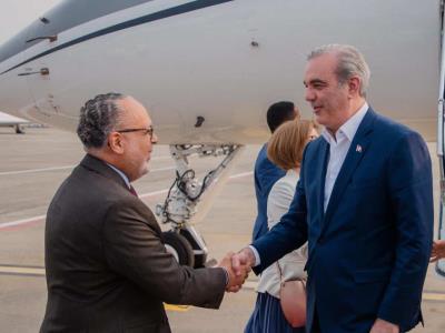 Abinader llega a Ginebra para participar en foro de justicia social