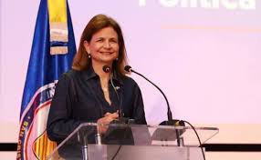”Cuando una mujer da un paso al frente, toda la nación avanza”, dice Raquel Peña en conferencia sobre liderazgo