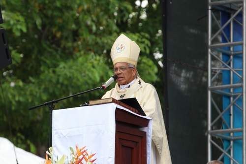 Feligreses colman el Malecón en Solemnidad de Corpus Christi; Mons. Ozoria destaca la Eucaristía como fuente de unidad