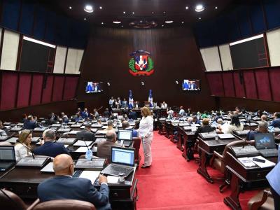 Diputados aprueban proyecto para que días feriados no se muevan