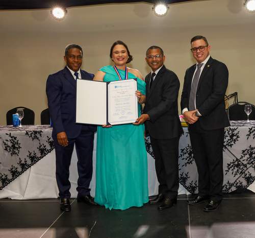 Celebran investidura de 21 nuevos especialistas en el Hospital Materno Dra. Evangelina Rodríguez