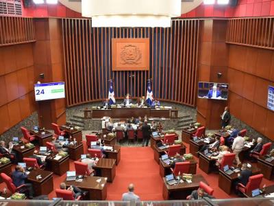 Ley sanciona con prisión a clínicas que retengan pacientes