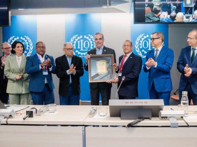 Abinader recibe reconocimiento de la OIT por respaldo a trabajadores