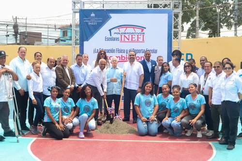 INEFI sigue transformando el país con obras deportivas: Inicia techado en escuela histórica de Los Mina