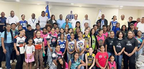 ¡Santo Domingo Este vibra! 480 niñas a la cancha en el 5to Convivio Municipal de Mini Voleibol