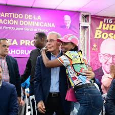 Danilo Medina moviliza al PLD en Bahoruco y exhorta a conquistar el poder desde las calles