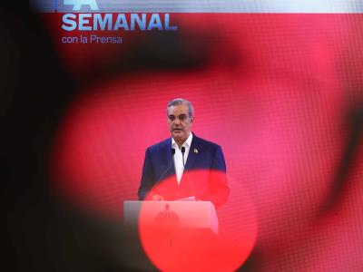 Abinader pide dejar de ver “algo normal” la corrupción en el interior