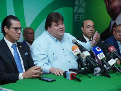 Denuncian gobierno otorga decretos para pensiones sin justificación