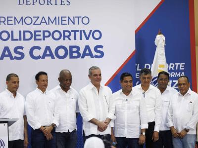 Gobierno entrega remozado polideportivo de Las Caobas, SDO