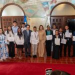 Vicepresidenta Raquel Peña recibe a los estudiantes dominicanos residentes en España galardonados con el Premio al Mérito Escolar 2025