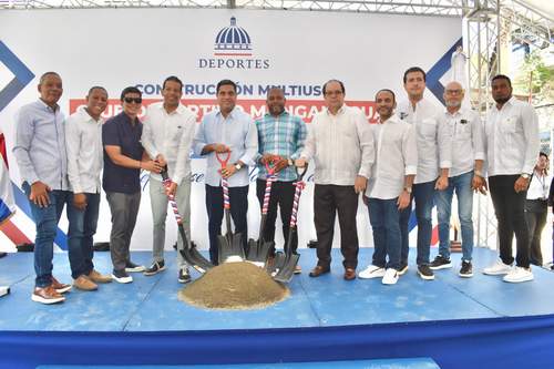 Ministro Kelvin Cruz da primer picazo para iniciar la construcción del multiusos de Manganagua