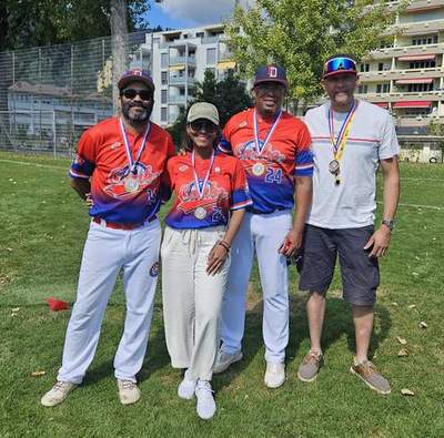 La comunidad dominicana respalda la federación independiente de softball suizo FISS en la semifinal del torneo 2025