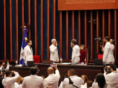 Ricardo de los Santos al frente del Senado en nueva legislatura