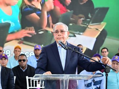 Danilo Medina denuncia abandono de 11 mil aulas del Gobierno