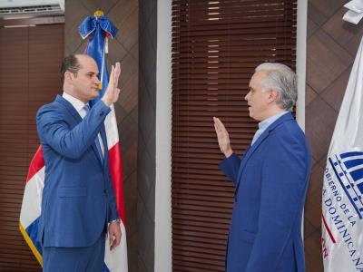 Juramentan a Adolfo Pérez De León como nuevo director del Inabie