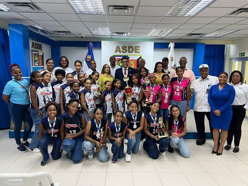 Campeonas de Villa Carmen celebran su triunfo en grande con el apoyo del Ayuntamiento y Seaboard