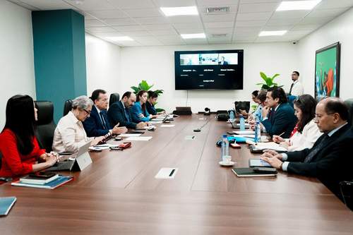 Ministro Ito Bisonó recibe misión del FMI para revisar avances económicos y productivos de la República Dominicana