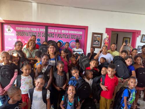 Fundación impulsa valores y entrega útiles escolares a niños necesitados