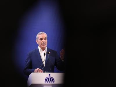 Abinader dice ordenó investigar compra de yipetas en instituciones