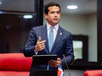 Omar Fernández cuestiona aumento del gasto corriente en presupuesto