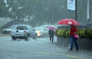 Santo Domingo y Distrito Nacional en alerta roja por fuertes aguaceros