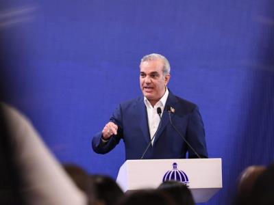 Abinader le "lee la cartilla" a todos los funcionarios