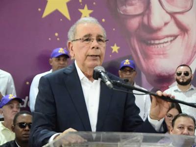 Danilo advierte sobre insostenible endeudamiento en economía RD