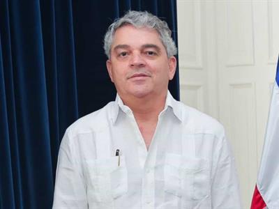 Designan comisionado para revisar contratos de mantenimiento escolar